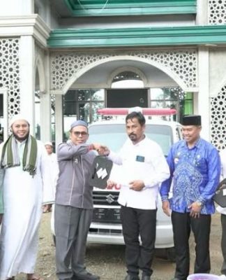 Hadiah Maulid: Wabup HST Serahkan Ambulans untuk Kondisi Darurat Warga Desa Dangu &amp; Telang
