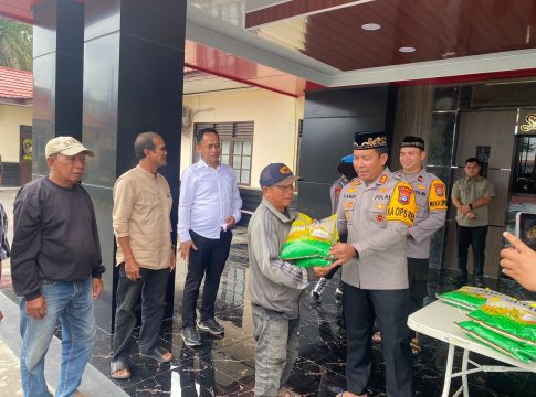 Polres Balangan Bagikan Sembako, Ajak Komunitas Ojol dan Ojek Konvensional Jaga Kondusifitas Banua