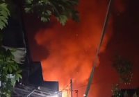 Tengah Malam Api Berkobar Hebat di Pekapuran B Banjarmasin