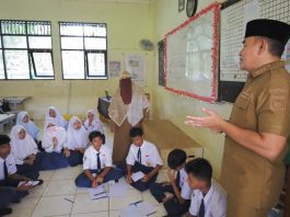 Kunjungan Tak Terduga Bupati Tanah Laut, Siswa Kaget Saat H. Rahmat Trianto 'Blusukan' ke Sekolah