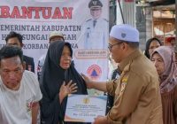 Wabup HST Turun Langsung, Salurkan Bantuan untuk Korban Kebakaran di Desa Mundar
