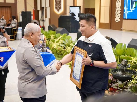 Syukuran HUT ke 70 Lalu Lintas, Ketua Pengda HDCI Kalsel Ferdy Perdana Terima Penghargaan dari Polda Kalsel