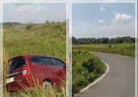 HEBOH! Avanza Merah Nyemplung Sawah di HSU, Diduga Ditinggal Pemiliknya Setelah Gagal Menikung