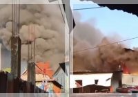 BREAKING NEWS! Bentrokan Pecah di Makassar, Puluhan Rumah Dibakar, Warga Panik &amp; Histeris!