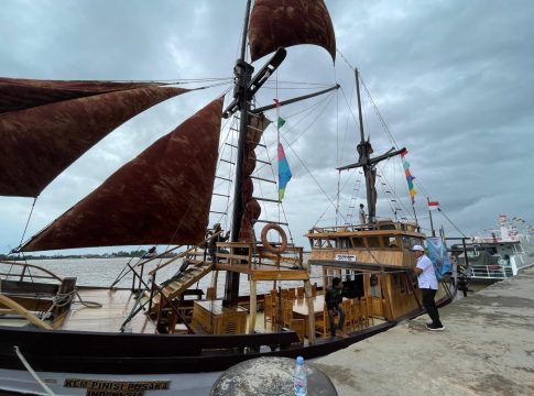 Cuma Rp 250 Ribu, Bisa Naik Kapal Pinisi Mewah dari Banjarmasin ke Jembatan Barito