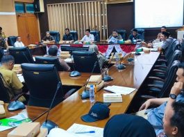 Ratusan Guru PTT dan Honorer Geruduk DPRD Tanbu, Suarakan Kesejahteraan dan Kepastian Status!