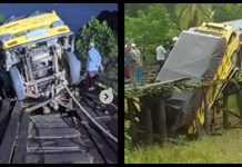 TRUK BERMUATAN SEMEN Ambruk di Jembatan Kayu Tua Sei Turak HSU, Netizen: “Kepintaran Heh…”