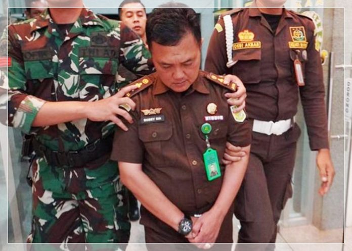 KONYOL! Oknum ASN Way Kanan Nyamar Jadi Jaksa Demi Temui Bupati OKI yang Resmi Tersangka!