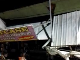 Atap Kanopi Toko di Jalan Veteran Ambruk