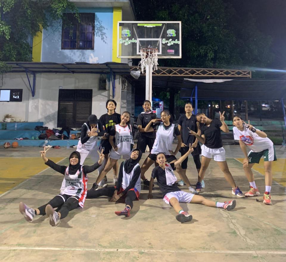 Atlet cabor basket seusai berlatih di lapangan rebatig