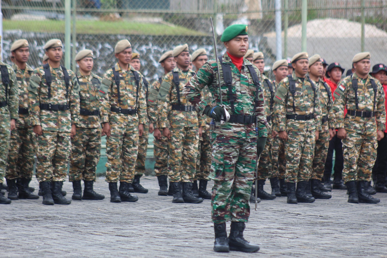 Tema “TNI Prima, TNI Rakyat, Indonesia Maju”. di Peringatan HUT ke-80 TNI di Tanah Bumbu