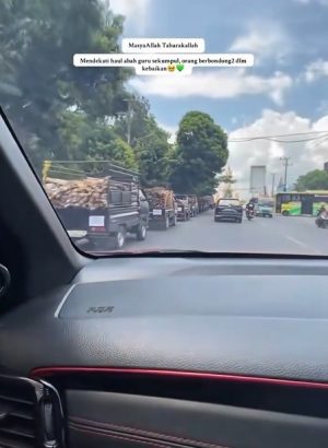 Beredar Video Warga Diduga Sumbang Kayu Bakar untuk Haul Abah Guru Sekumpul