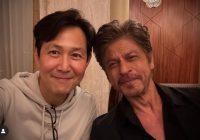 Bikin Heboh Fans Drakor dan Bollywood, Lee Jung Jae Foto Bareng Shah Rukh Khan