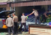 GERAK CEPAT! Polres Tabalong Tebar 1.400 Sak Beras Murah SPHP, Warga Tiap Desa Antusias