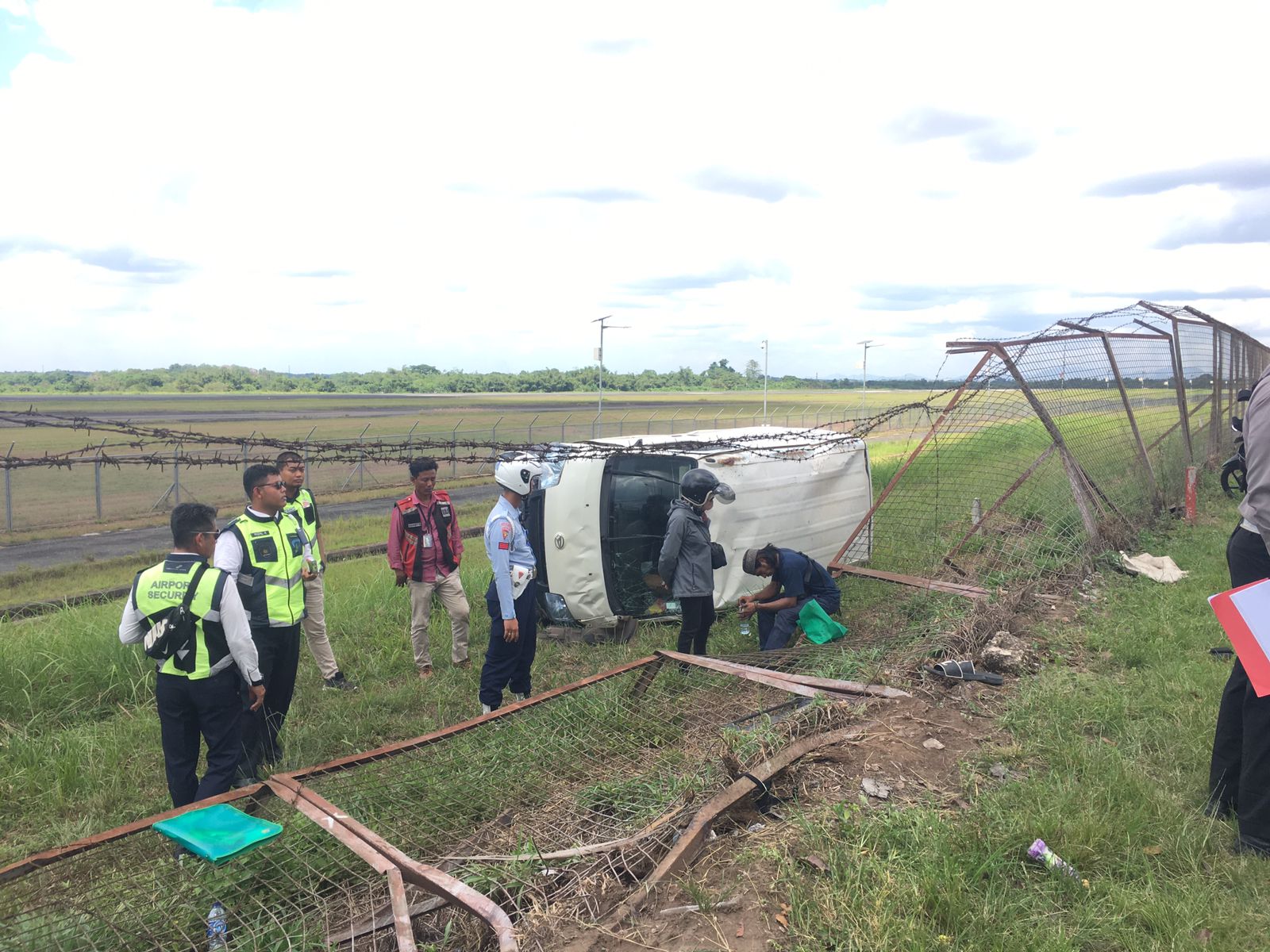 Proses evakuasi kecelakaan maut di Kilometer 28
