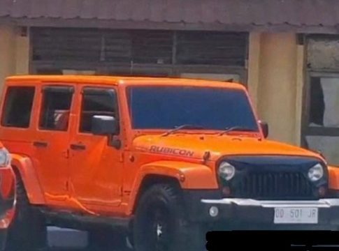 VIRAL! Rubicon Berpelat Palsu Parkir di Polrestabes Makassar, Ternyata Milik Pejabat Polisi!