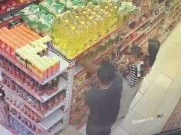 Terekam CCTV, Pencuri Minyak Goreng di Alfamart Liang Anggang