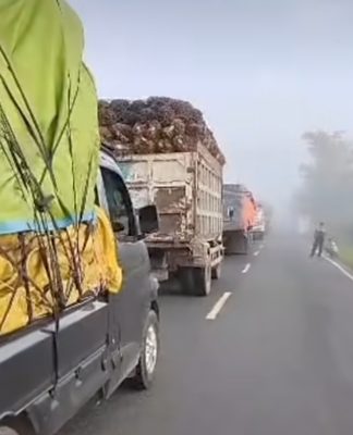 Macet Panjang Menuju Arah Jembatan Gohong