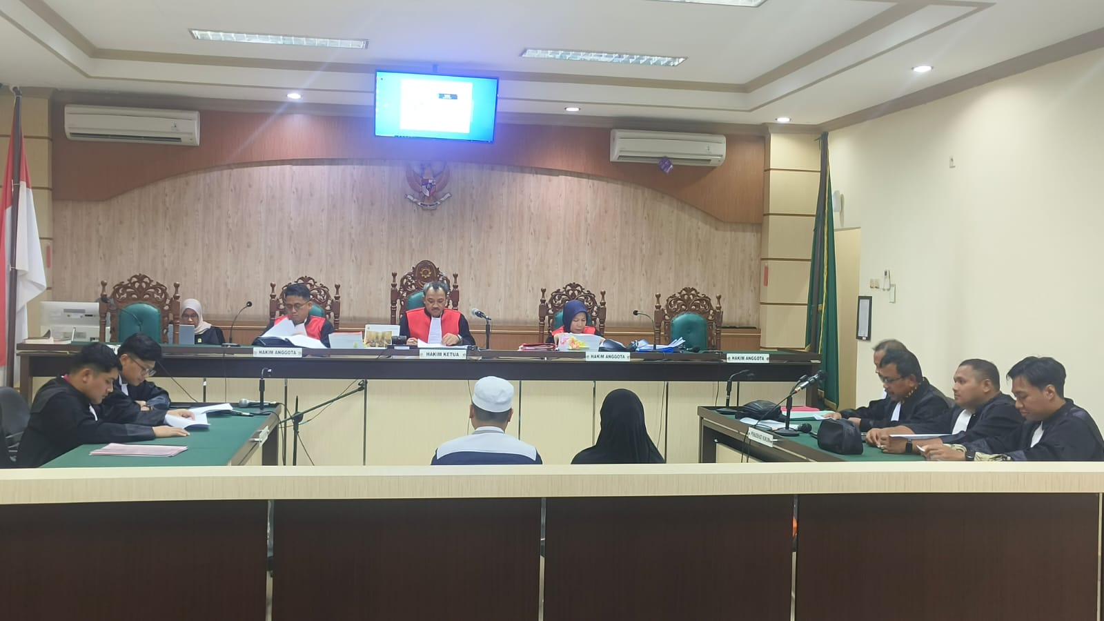 Terdakwa Saderi dan Febrianty saat menjalani persidangan.