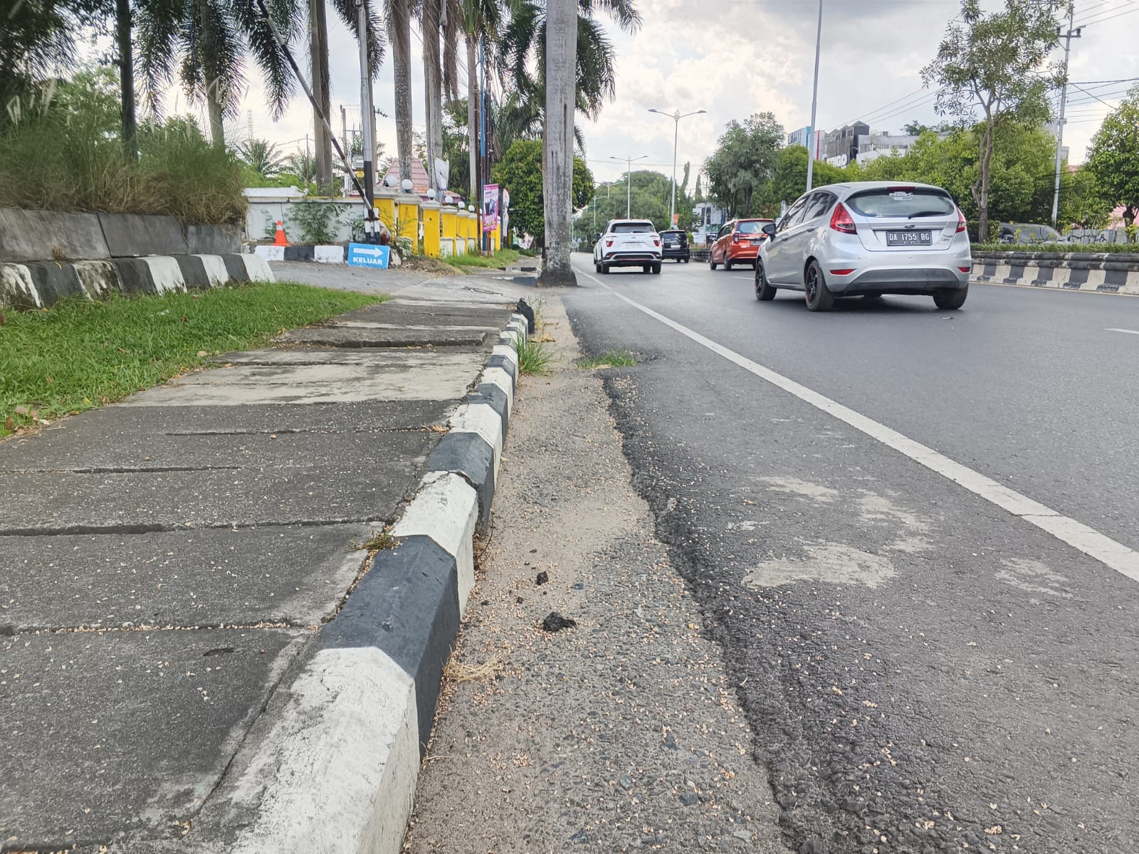 Trotoar Taman Van Der Pijl Dibangun, Pemko Banjarbaru Siapkan Rencana Lanjutan di Jalan A. Yani