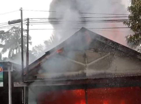 Api Berkobar Hebat Hanguskan Rumah Kayu di Tanta Tabalong