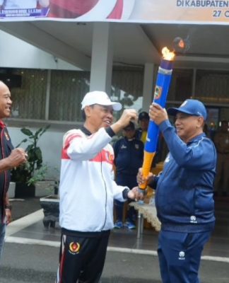 Terima Api Obor Porprov XII dari HSS, Tanah Laut Siap Pikul Tanggung Jawab Tuan Rumah