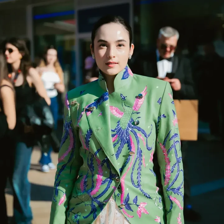 Hari Batik Nasional 2025, Busana Batik Beskap Ala Chelsea Islan ini Bisa Dijadikan Insprirasi