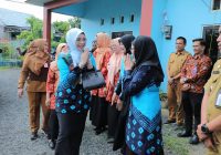 Ketua BKOW Kalsel Ellyana Trisya "Kobarkan Semangat" Perempuan Mandiri di Kampung KB Martapura