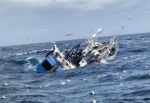 Kapal Nelayan Tenggelam Dihantam Gelombang Tinggi di Laut Berau, 6 Orang Hilang