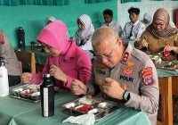 Kapolda Kalsel Turun Langsung Ikut Makanan MBG di Banjarbaru, Irjen Yudha: Siapkan Alat Pencuci Ompreng Canggih