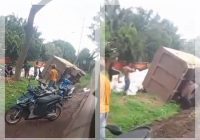 Truk Kontainer Terguling di Bati-Bati, Muatan Berhamburan, Warga Heboh Rekam Kejadian