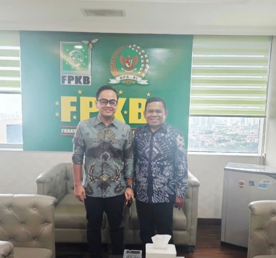 wakil ketua DPRD Tanbu bersama pimpinan komisi III DPR