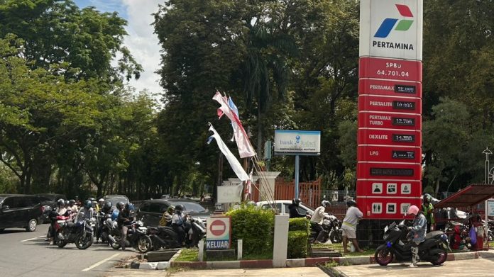 Antrian Panjang BBM di SPBU Banjarmasin, Incar Pertamax