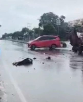 Pengendara Terkapar di Bundaran Palm Banjarbaru