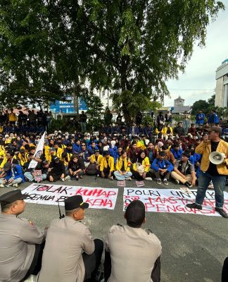 Ratusan Mahasiswa Geruduk DPRD Kalsel Lagi, Tuntut Ketua &amp; Sekretaris Diturunkan dari Jabatannya