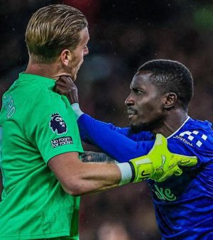 Idrissa Gueye Terima Kartu Merah Usai Adu Mulut dengan Rekan Setim