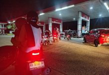 Pertalite Habis Sejak Sore, Antrean Mengular di SPBU Gambut Km 17