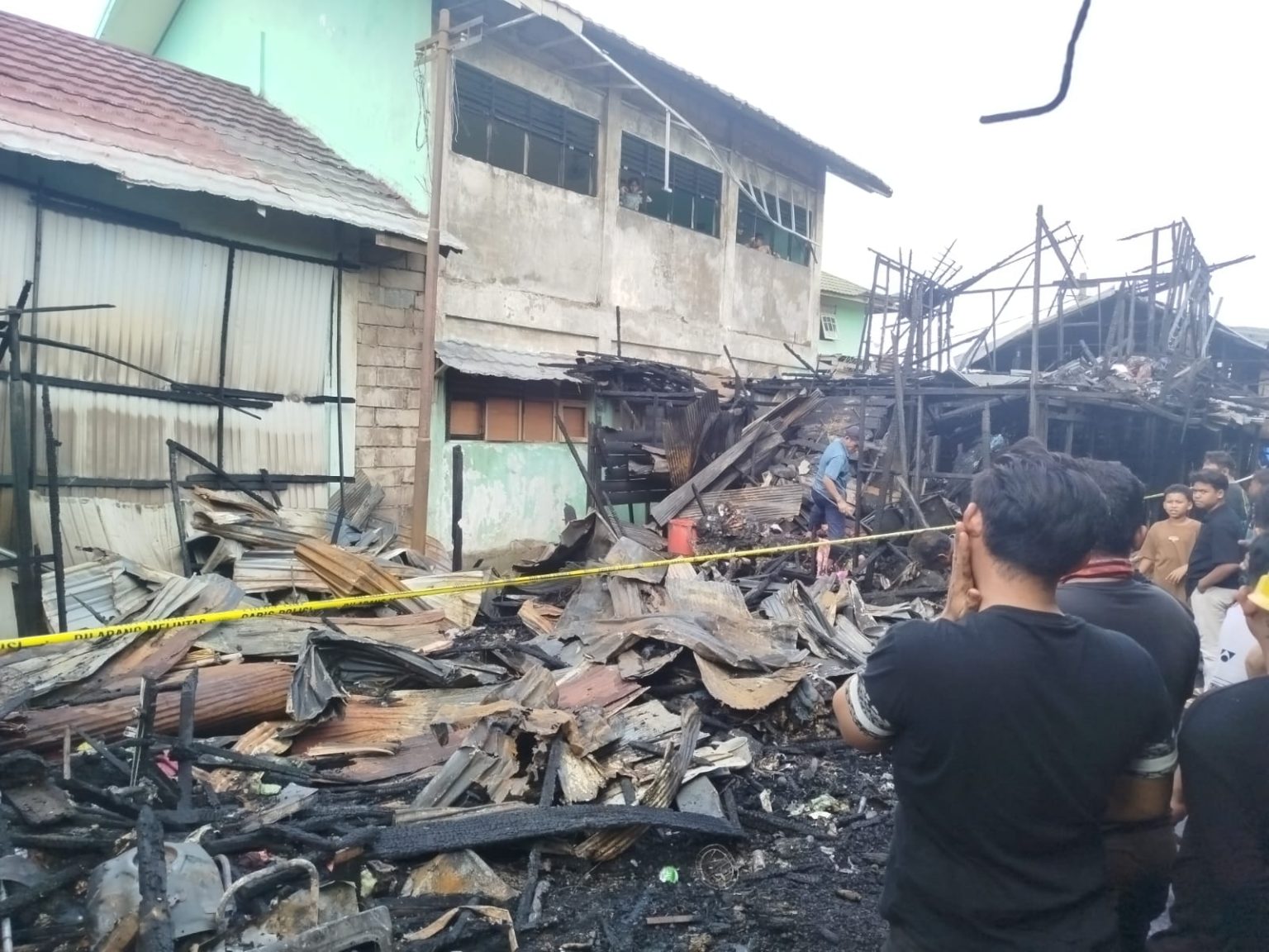 Kebakaran Hebat Dekat SMAN 4 Banjarmasin: Hasmiyah Selamat Hanya dengan Baju di Badan, Rumah Ludes Dilalap Api