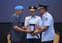 Pangkoopsudnas Terima Wing Penerbang Kehormatan TUDM di Malaysia