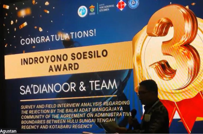 Penelitian Tapal Batas HST–Kotabaru Mengemuka Forum Asia, Dr. Sa’dianoor Sabet Penghargaan ACRS 2025