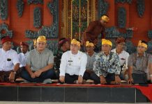 Wabup Barito Kuala Herman Susilo Resmikan Candi Bentar Kahyangan di Wanaraya