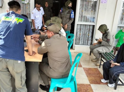 Disdukcapil Balangan Lakukan Aktivasi Identitas Kependudukan Digital di Kantor Satpol PP