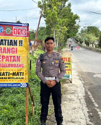 Satlantas Polres Balangan Pasang Baliho Peringatan di Jalan Ahmad Yani Dekat Masjid Al Akbar