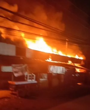 Api Berkobar Tengah Malam di Griya Permata Handil Bakti