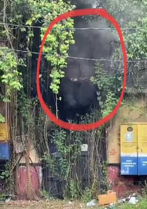 Gardu Listrik Dekat Jembatan Dewi Banjarmasin Terbakar