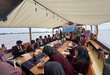 Bank Kalsel Edukasi Keuangan Para Pelajar SMA di Banjarmasin Sembari Susur Sungai