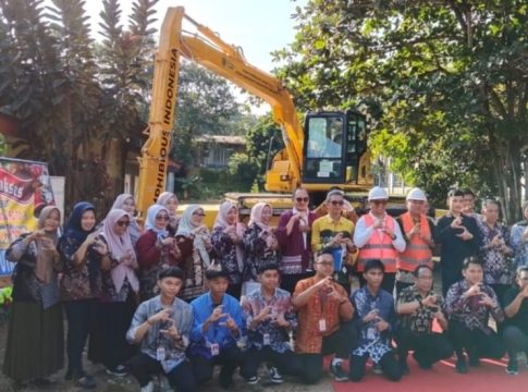 Normalisasi Sungai dan Saluran Air, Pemkab Tabalong Beli Excavator Amphibi
