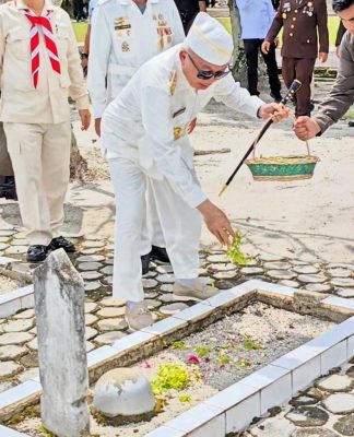 Gubernur Kalsel Pimpin Ziarah ke Makam Pahlawan Bumi Kencana di Hari Pahlawan