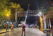 Bando Raksasa di Sutoyo S Dibongkar Tengah Malam, Kota Banjarmasin “Bersih-Bersih” Reklame Melanggar!