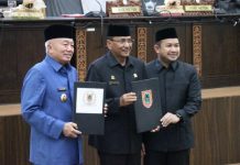 Muhidin Apresiasi Kerja Keras DPRD Kalsel dalam Pembahasan Raperda Grand Desain Pembangunan Kependudukan Kalsel 2025-2045